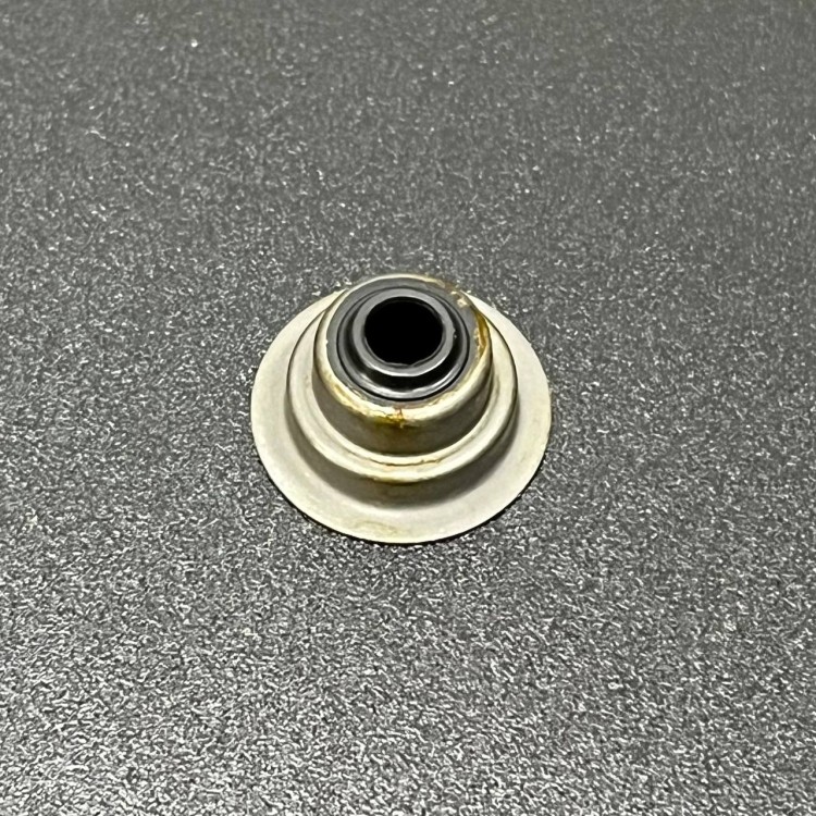 Маслосъемный колпачок Suzuki DF2.5 (Впуск/Выпуск) (Suzuki), арт. 09289-04006,          Suzuki 