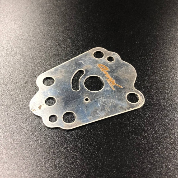 Пластина помпы охлаждения Suzuki DF2.5 (до 2012г.в.) (Omax), арт. 17471-97J00-TW,          OMAX 