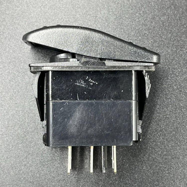 Переключатель двухпозиционный (ON)-ON 12 В/20А 6Р без фиксации 1 положения, арт. AES111882PAM,  