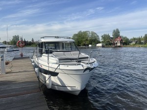 Катер Merry Fisher 895 S2 с моторами 2х225