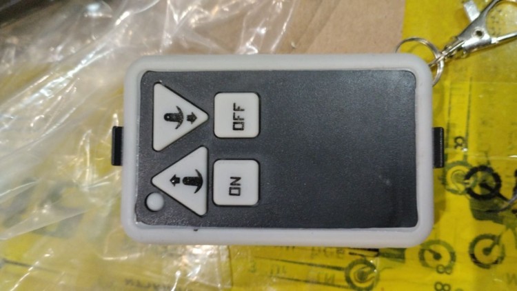 Лебедка электрическая autoTRAC DayRunner на трейлер, 2500lbs, черная, уценена, арт. NS009DR_utsenka,          AutoTRAC 