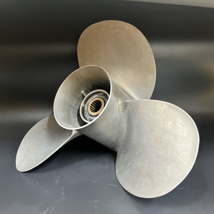 Гребной винт Mercury Bravo Two (3x18-1/4х19R) (19 шлицев) (Правого вращения) (Cталь), арт. 48-18614A6,          MERCURY 