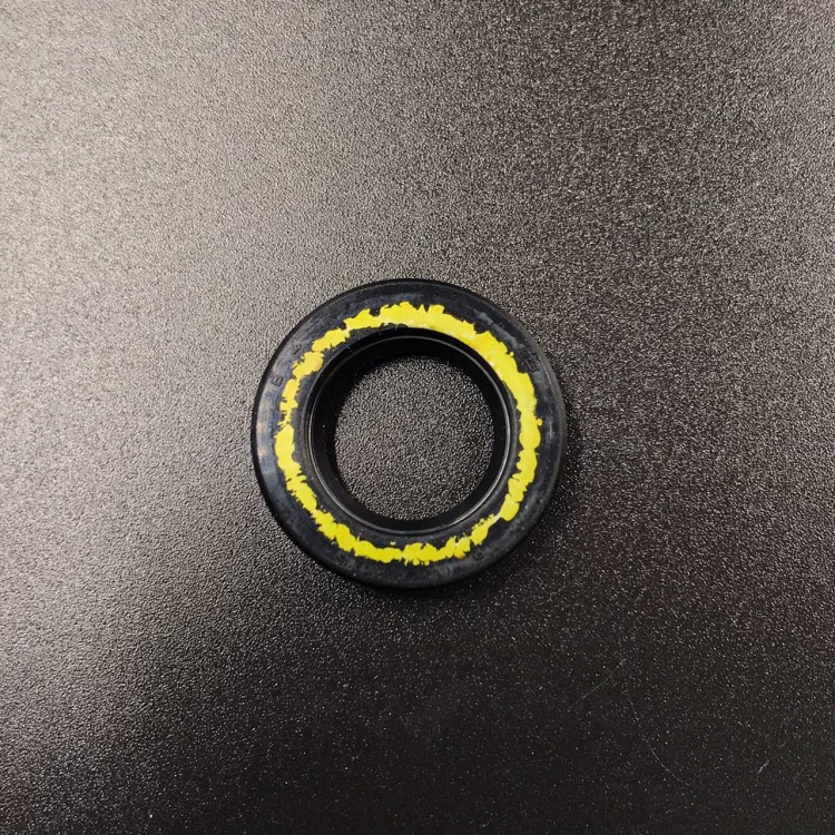 Сальник гребного вала Suzuki DT5-DT8 (09282-14002) (14x24x5) (Suzuki), арт. 09282-14002,          SUZUKI 