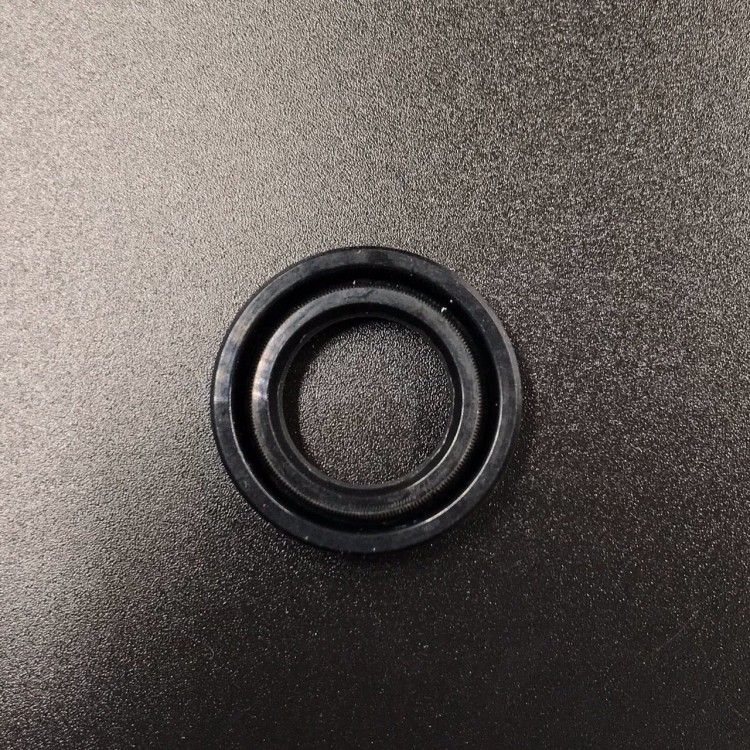 Сальник гребного вала Suzuki DT5-DT8 (09282-14002) (14x24x5) (Suzuki), арт. 09282-14002,          SUZUKI 