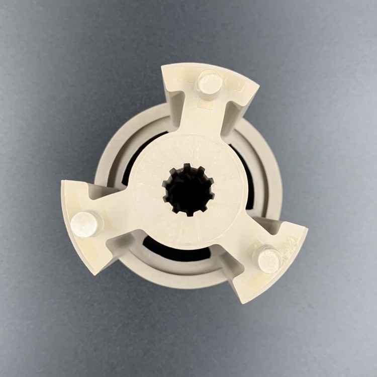 Гребной винт Suzuki DT9.9A-DT15A, DF9.9B, DF8A-20A (3x9-1/4x9) (Пластиковый композиционный), арт. S-15-PS,          РРЦ РАЗНОЕ 