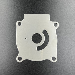 Пластина помпы охлаждения Suzuki DT20-40, DF25-50 (Sinera)