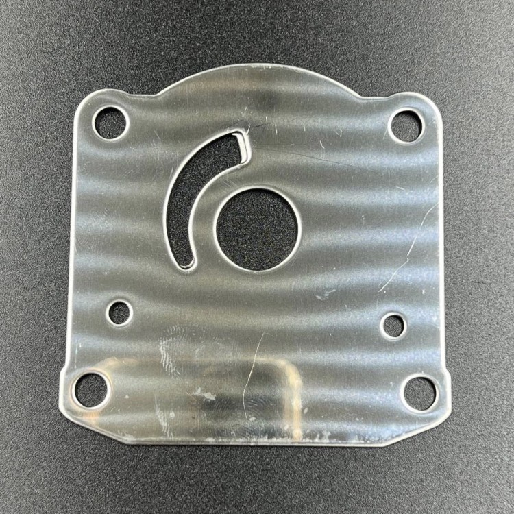 Пластина помпы охлаждения Yamaha 25-30, F20-25 (Omax), арт. 61N-44323-00-TW,          OMAX  Пластина помпы охлаждения Yamaha 25-30, F20-25 (Omax), арт. 61N-44323-00-TW,          OMAX