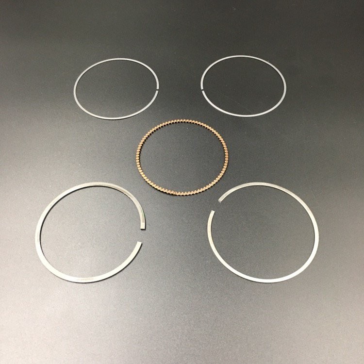 Кольца поршневые, комплект на один поршень Suzuki DF70-90(A) (STD) (Suzuki), арт. 12140-87L01,          SUZUKI  Кольца поршневые, комплект на один поршень Suzuki DF70-90(A) (STD) (Suzuki), арт. 12140-87L01,          SUZUKI