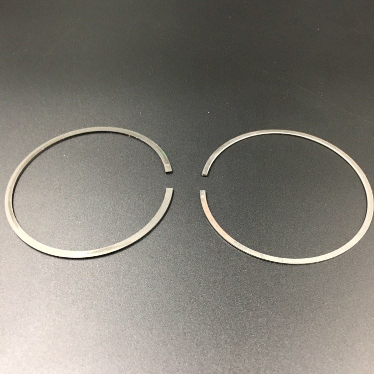 Кольца поршневые, комплект на один поршень Suzuki DF70-90(A) (STD) (Suzuki), арт. 12140-87L01,          SUZUKI  Кольца поршневые, комплект на один поршень Suzuki DF70-90(A) (STD) (Suzuki), арт. 12140-87L01,          SUZUKI