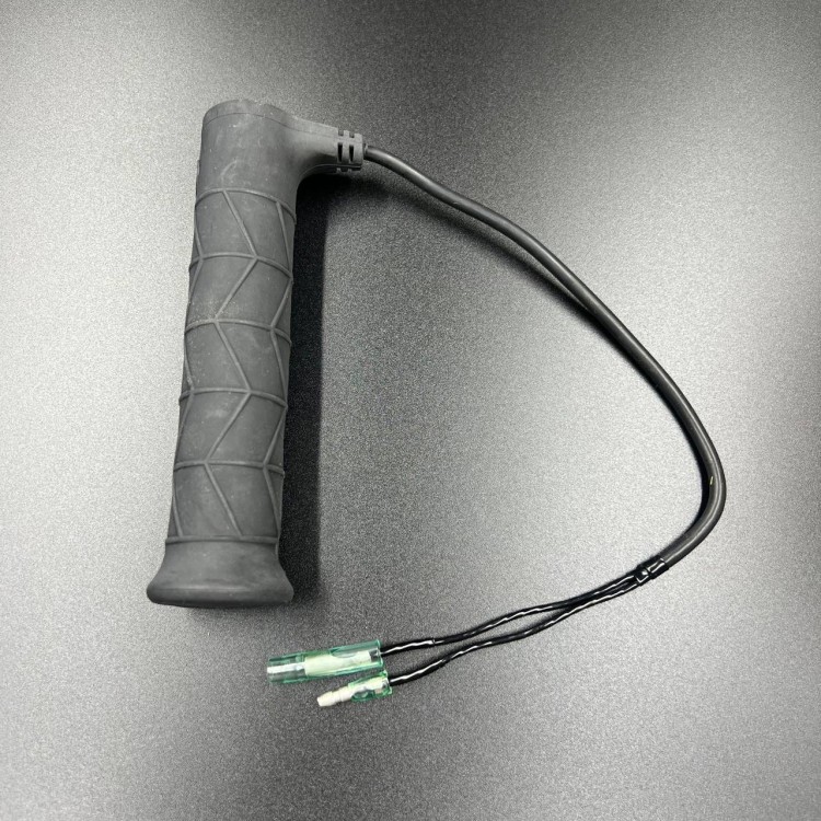 Ручка резиновая (с подогревом) Yamaha RS10,RS90,RST90,RSG90, VK10, VK540 (8DX-26240-01) (Yamaha), арт. 8DM-26240-02,          YAMAHA 