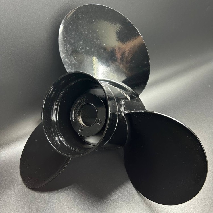 Гребной винт Mercury Black Max (15х17R), арт. 832828A45,          MERCURY 