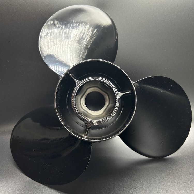 Гребной винт Mercury Black Max (15х17R), арт. 832828A45,          MERCURY 