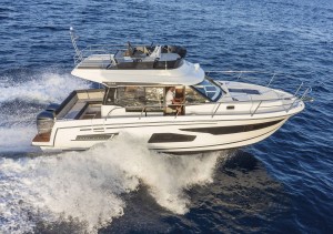 Катер Jeanneau Merry Fisher 1095 FLY с моторами 300 л.с.