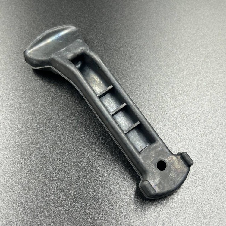 Крепление пластиковой боковой панели BRP Ski Doo (517-302-448) (KINETIX), арт. 12-133-01,          KINETIX 