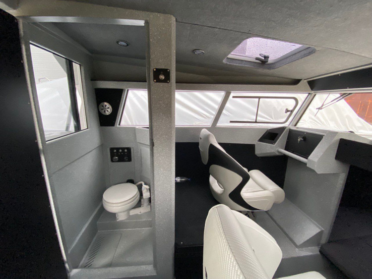 Катер VOYAGER 800LE Cabin, арт. V800LE,          VBOATS 
