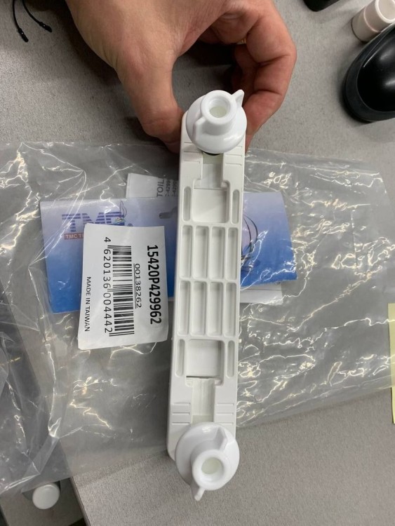 Крепление крышки унитаза "Deluxe", арт. 15420P429962,          TMC 