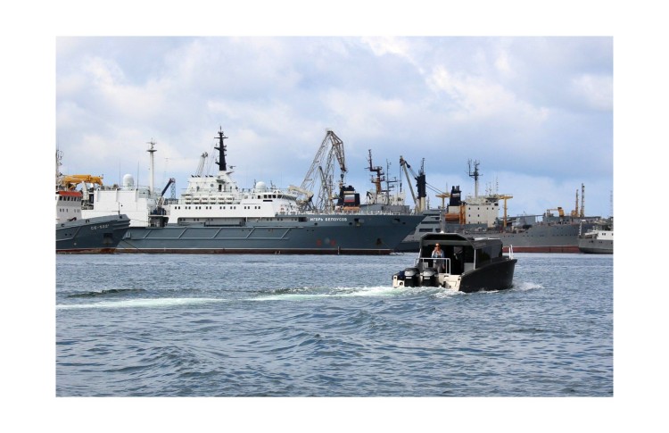 Катер VOYAGER 960 cabin, арт. V960,          VBOATS 