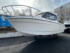 Катер Феникс 700 Cabin белый с мотором Suzuki DF200APX