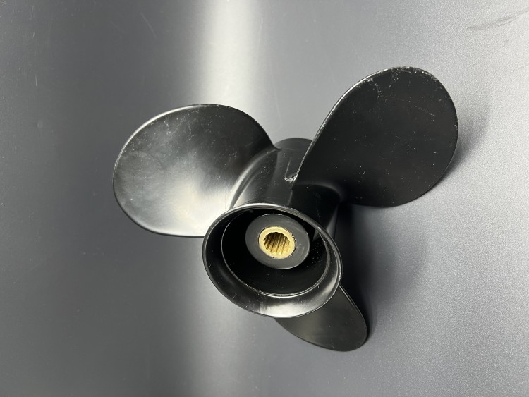 Гребной винт Tohatsu 9.9-18 (3x9.25x9) (Уценка), арт. 362-64101-0-K,          YHS 