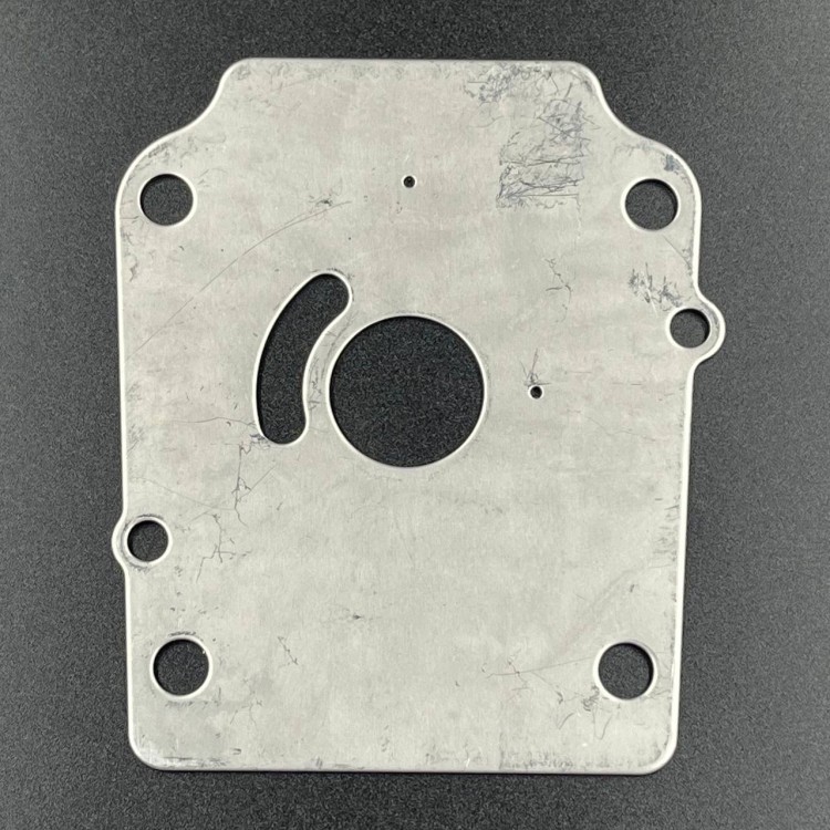 Пластина помпы охлаждения Suzuki DF70-90(A) (17471-87L00) (Suzuki), арт. 17471-87L01,          SUZUKI 