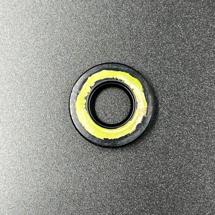 Сальник гребного вала Suzuki DF4-DF6A  (09282-12L05) (12x24x4.5) (Suzuki), арт. 09282-12L05,          SUZUKI 