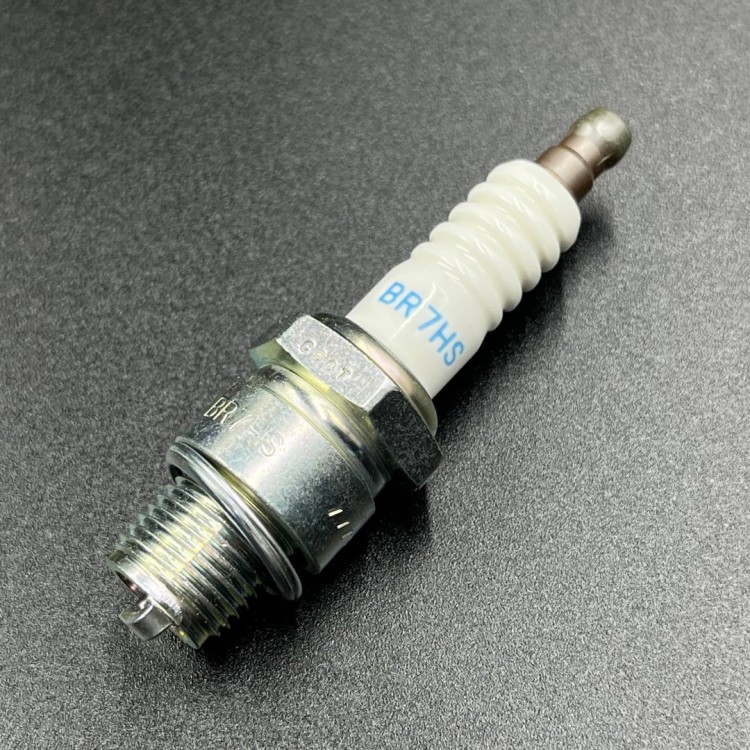 Свеча зажигания NGK B7HS-10 (YUELANG), арт. B7HS-10,          TAIZHOU YUELANG POWER TECHNOLOGY 