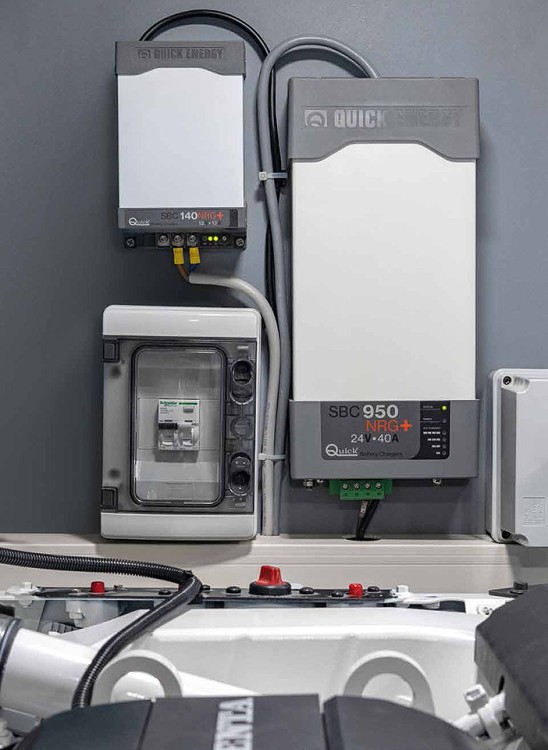 Зарядное устройство SBC 700 NRG FR, 12В, 60A, 3 выхода, арт. 10251938,          Quick 