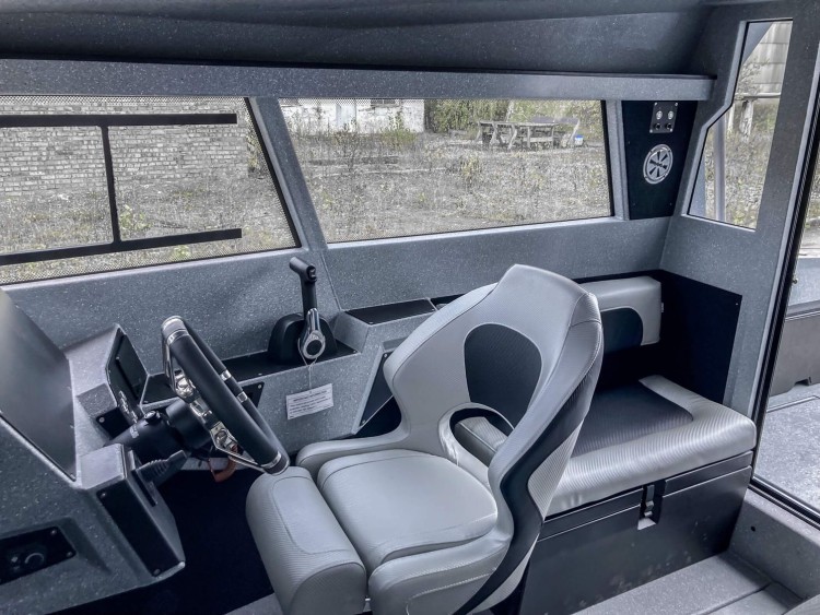 Катер VOYAGER 800 LE с мотором Suzuki DF300APX, арт. KITVG7,  