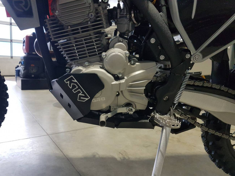 GR8 F300L-M (4T ZS 174MN-5A) /  GR8 F300A  (ZS  172FMN-5  с балансиром) /  GR7 F300L-M (4T ZS 174 MN-5A)2022 Защита картера и прогрессии, арт. 600.09,          KTZ 