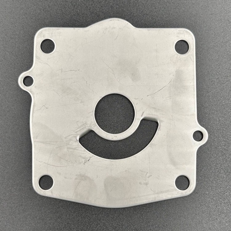 Пластина помпы охлаждения Yamaha 150-250, арт. 6G5-44323-00-TW,          SINERA  Пластина помпы охлаждения Yamaha 150-250, арт. 6G5-44323-00-TW,          SINERA