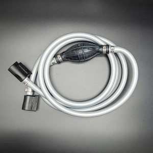 Шланг топливный (внутр. 8,0 мм (5/16"), внешн. 14 мм, дл. 2,44 м) с грушей и коннекторами Mercury (3