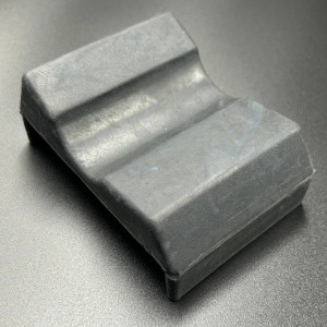 Демпфер лыжи снегохода Polaris (5521094)(Sinera)