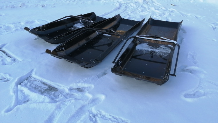 Сани - волокуши KTZ Classic 260 — универсальная модель саней-волокуш для снегоходов с максимально широким спектром применения. Вы можете перевозить до 410 кг груза в экспедиции, туристической поездке, на охоте или рыбалке. <p style="text-align: center;">М, арт. 10.06.2-1,          НПО Катализатор 