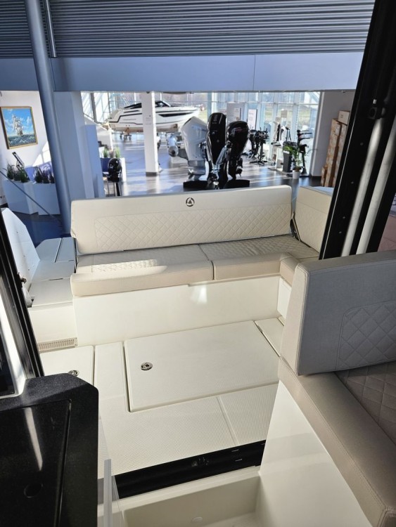 Катер Parker 790 Explorer с мотором 300, арт. KITP002,  