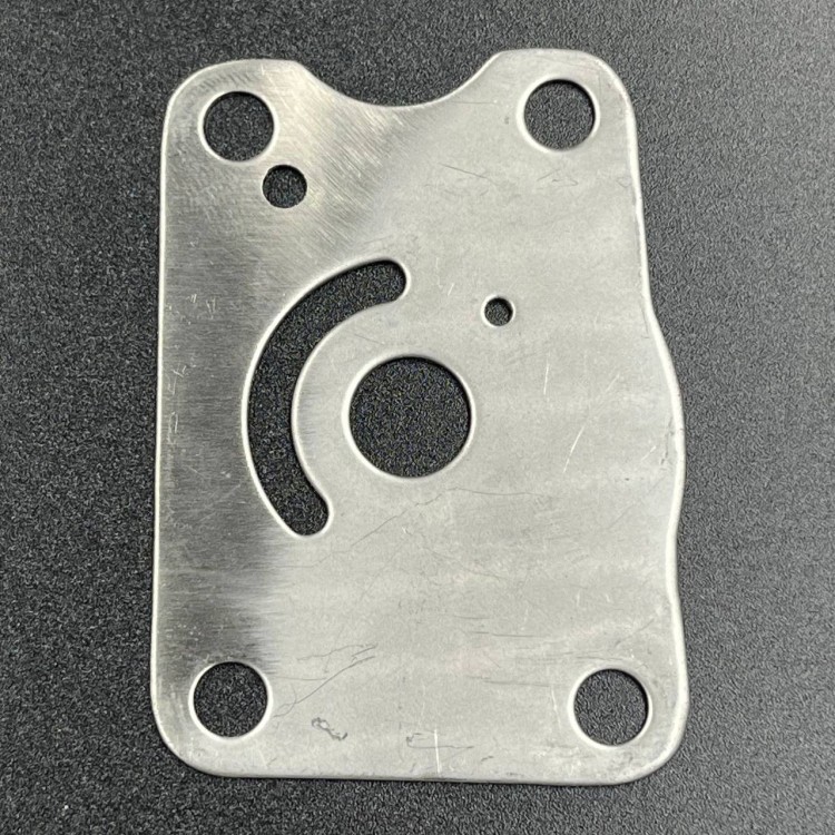 Пластина помпы охлаждения Suzuki DF4-6, DF4-6(A) (Suzuki), арт. 17471-98610,          SUZUKI 