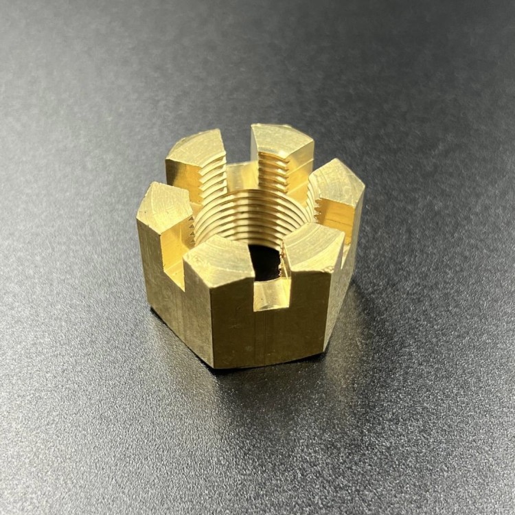 Гайка гребного винта Suzuki DT40-60 (Suzuki), арт. 09141-18005,          SUZUKI 