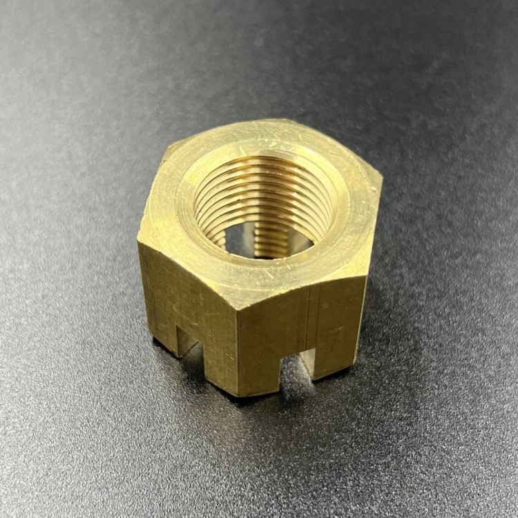 Гайка гребного винта Suzuki DT40-60 (Suzuki), арт. 09141-18005,          SUZUKI 