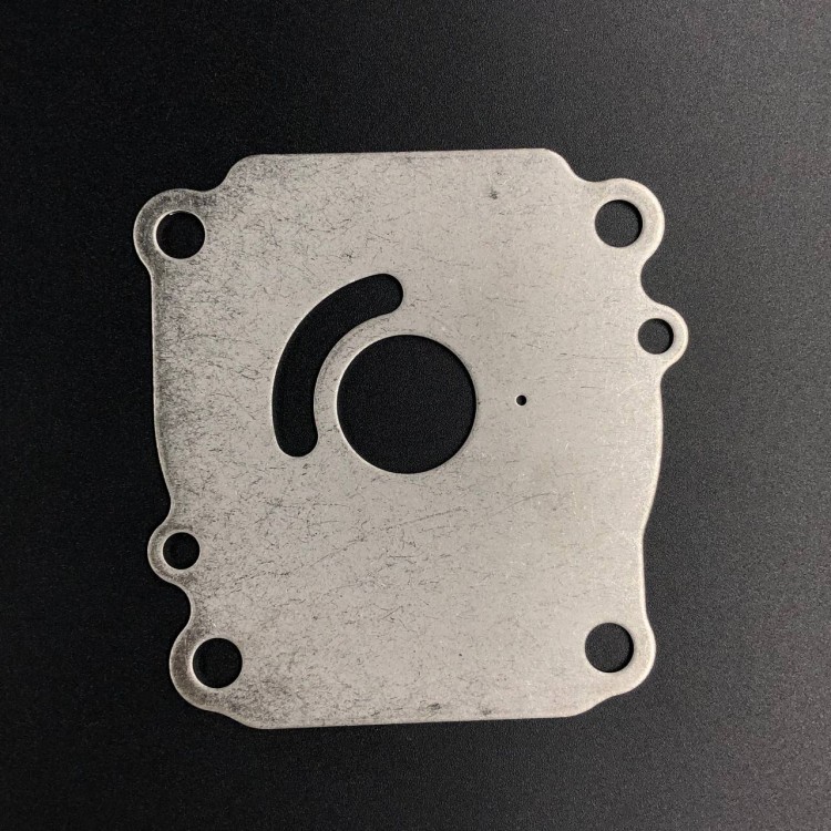 Пластина помпы охлаждения Suzuki DT90-100, DF60-140 (17471-87E10;17471-87E01) (Suzuki), арт. 17471-92J00,          SUZUKI  Пластина помпы охлаждения Suzuki DT90-100, DF60-140 (17471-87E10;17471-87E01) (Suzuki), арт. 17471-92J00,          SUZUKI