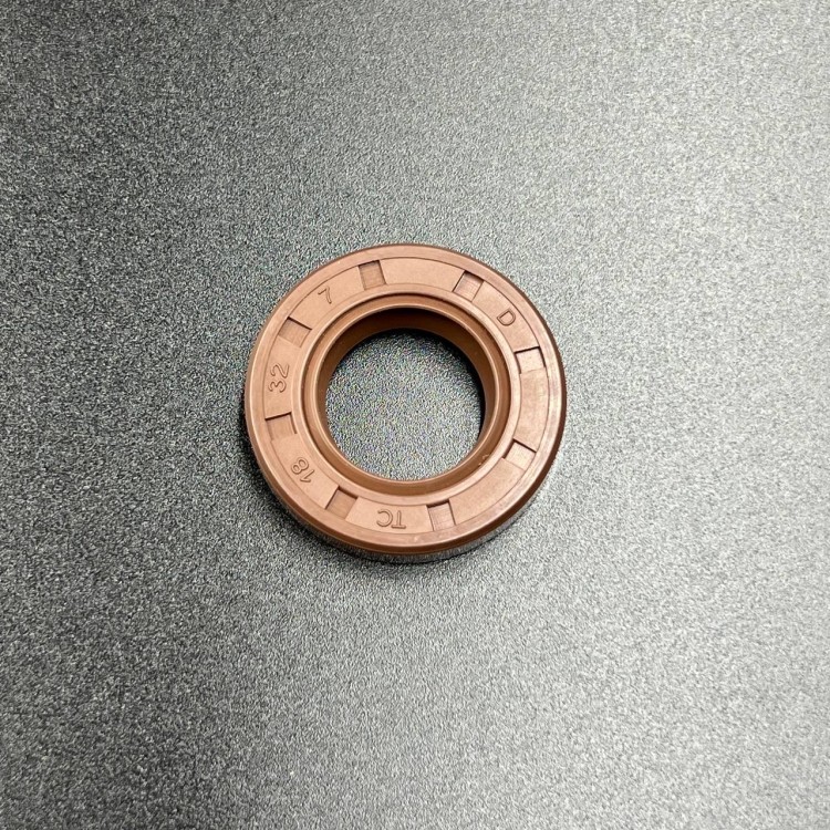 Сальник Mercruiser (18x32x7) (26-90562) (JSP), арт. 90562-K,          JSP 